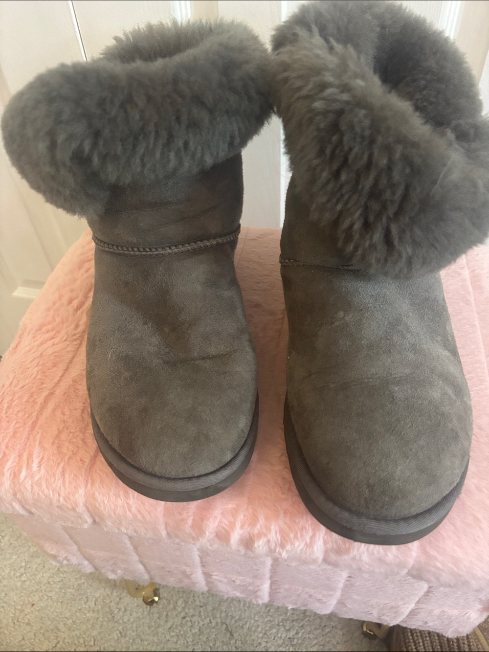 UGG Women's Short Shearling Suede Boots - Gray